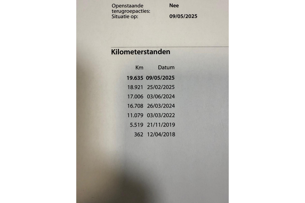 44793061-3.jpg