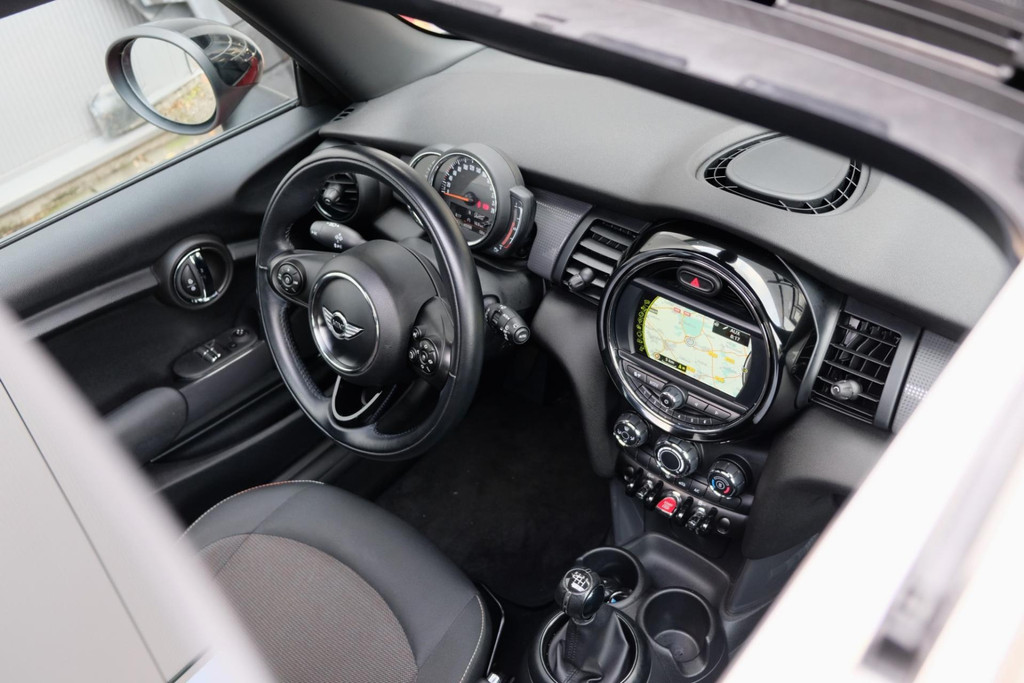 MINI Mini 1.5 Cooper Serious Business Panodak/org.NL 48554435-6.jpg | AutoNique Occasions Uden