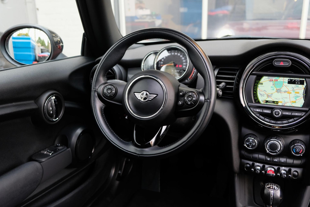 MINI Mini 1.5 Cooper Serious Business Panodak/org.NL 48554435-8.jpg | AutoNique Occasions Uden
