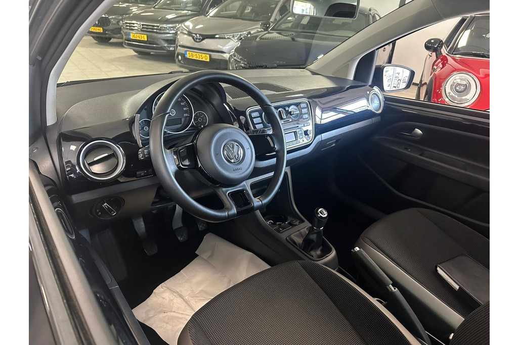 Volkswagen up! 1.0 high up! *132dkm* Airco/Cruise |4 x GOEDE All-Season Banden op LMV| 48653435-1.jpg | AutoNique Occasions Uden