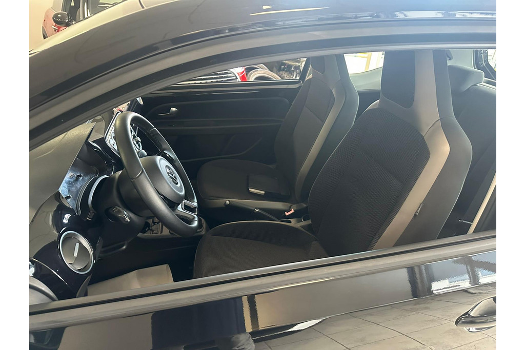 Volkswagen up! 1.0 high up! *132dkm* Airco/Cruise |4 x GOEDE All-Season Banden op LMV| 48653435-3.jpg | AutoNique Occasions Uden