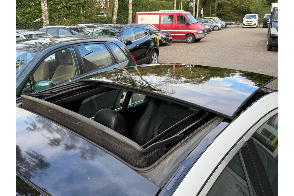 Mercedes-Benz C-Klasse 220 CDI AMG PAKKET *PANORAMADAK* Leder/Navigatie 170pk!! 48669307-4.jpg | AutoNique Occasions Uden