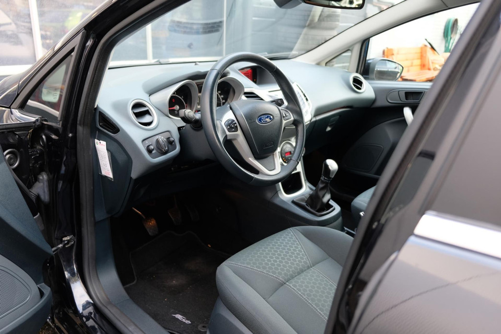 Ford Fiesta 1.6 Titanium *114dkm* 5 deurs 120pk! 4 X Z.G.A.N ALL-Season banden 48690951-1.jpg | AutoNique Occasions Uden