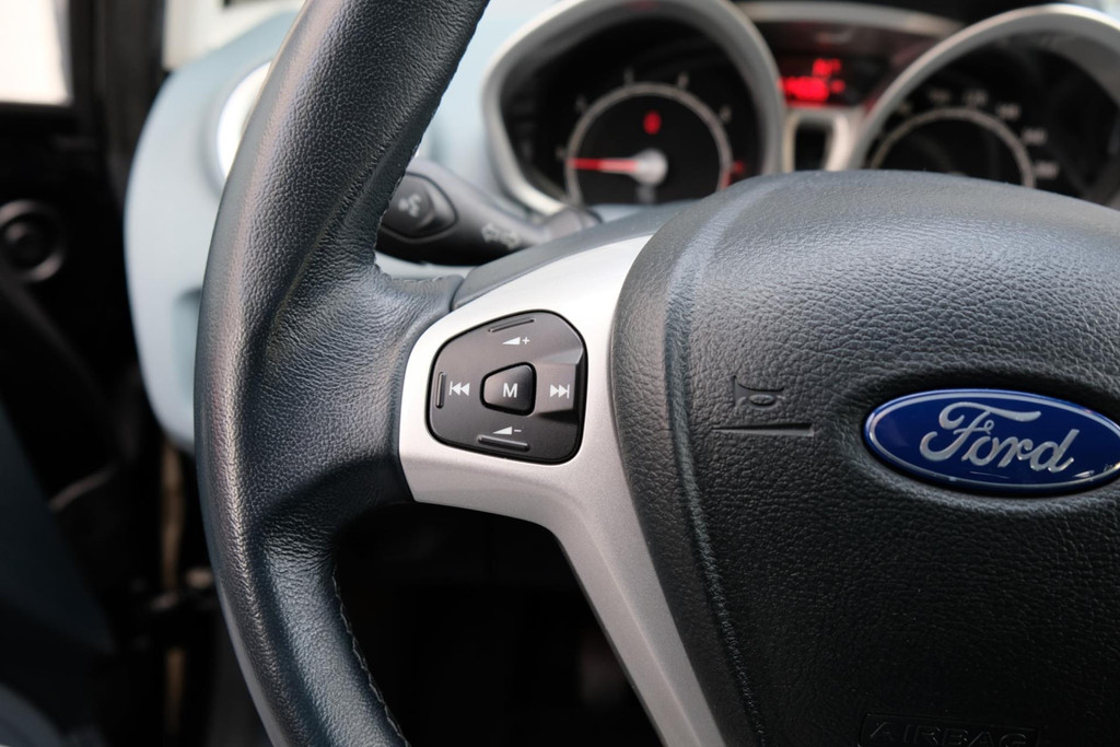 Ford Fiesta 1.6 Titanium *114dkm* 5 deurs 120pk! 4 X Z.G.A.N ALL-Season banden 48690951-21.jpg | AutoNique Occasions Uden