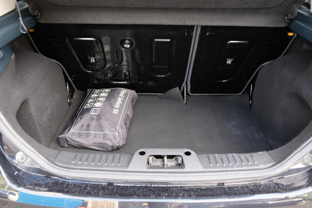 Ford Fiesta 1.6 Titanium *114dkm* 5 deurs 120pk! 4 X Z.G.A.N ALL-Season banden 48690951-26.jpg | AutoNique Occasions Uden