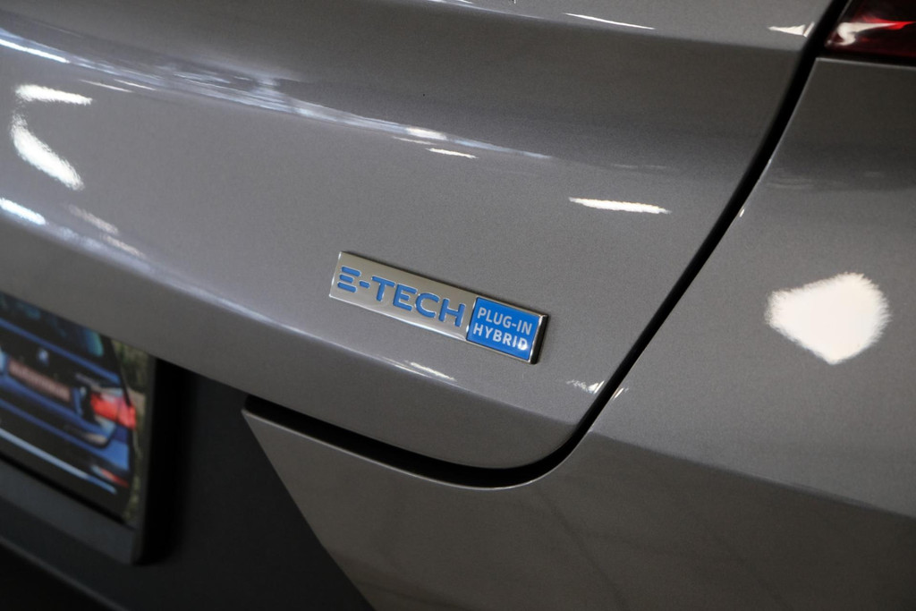 Renault Captur 1.6 E-Tech Plug-in Hybrid 160 Initiale Paris *PANORAMADAK* 56dkm ZEER LUXE 48722523-23.jpg | AutoNique Occasions Uden