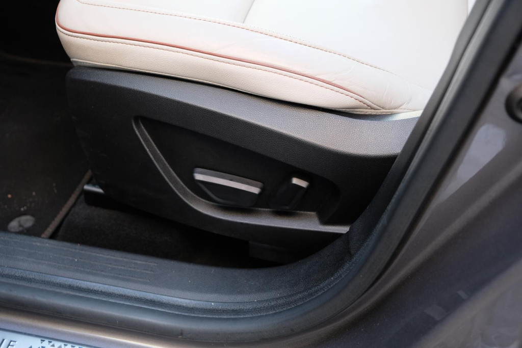 Renault Captur 1.6 E-Tech Plug-in Hybrid 160 Initiale Paris *PANORAMADAK* 56dkm ZEER LUXE 48722523-30.jpg | AutoNique Occasions Uden