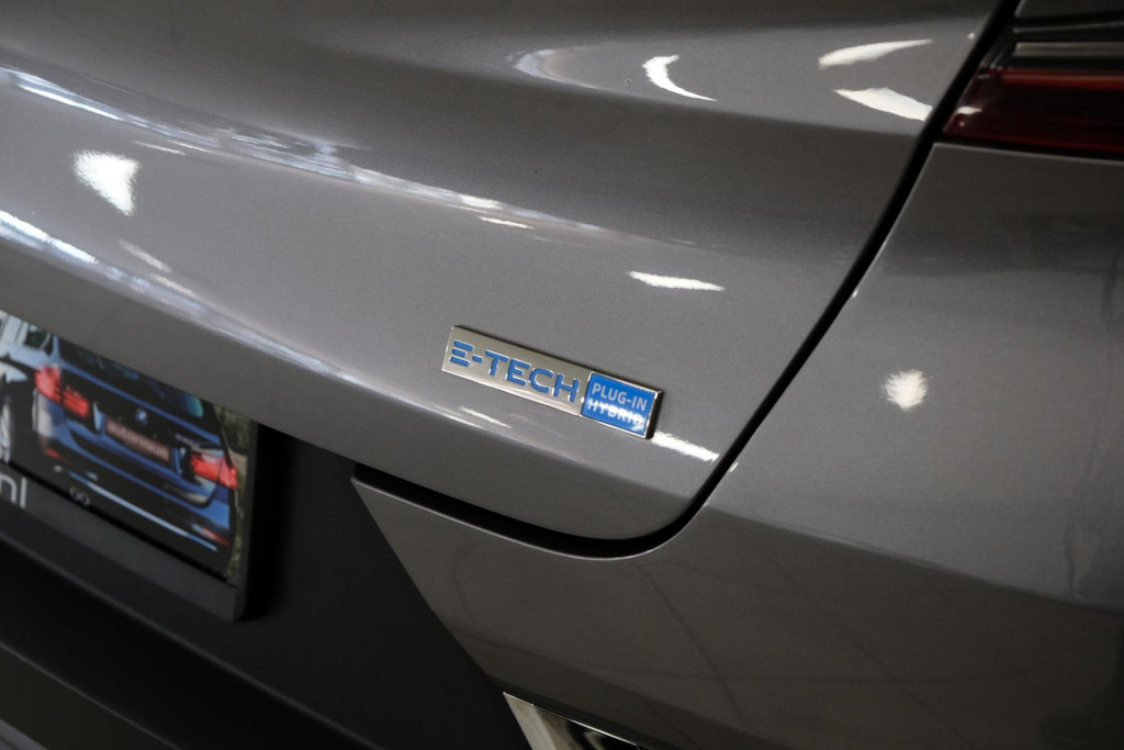 Renault Captur 1.6 E-Tech Plug-in Hybrid 160 Initiale Paris *PANORAMADAK* 56dkm ZEER LUXE 48722523-38.jpg | AutoNique Occasions Uden