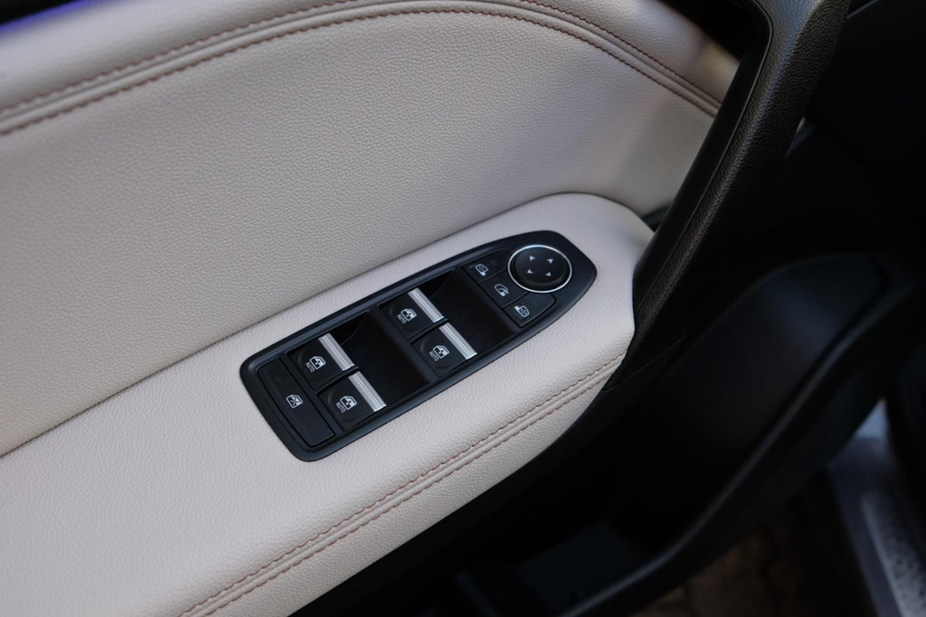 Renault Captur 1.6 E-Tech Plug-in Hybrid 160 Initiale Paris *PANORAMADAK* 56dkm ZEER LUXE 48722523-40.jpg | AutoNique Occasions Uden