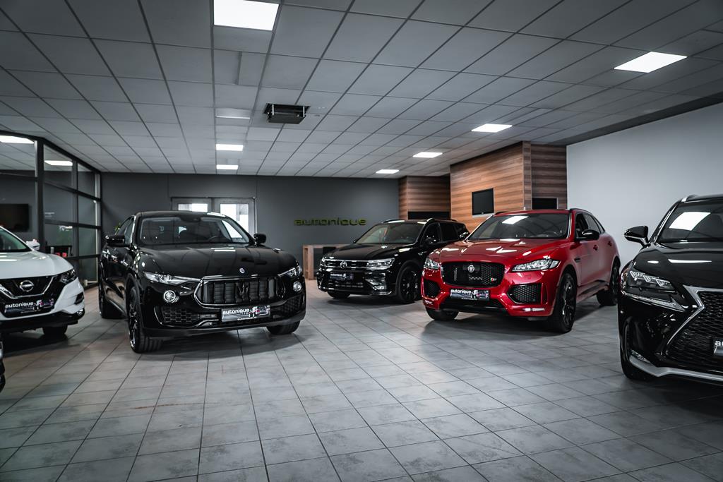 Jaguar XE 2.0 P250 R-Dynamic SE *54.925km* |Blackpack| Leder/Navi/Camera/Virtual Cockpit 49871397-0.jpg | AutoNique Occasions Uden