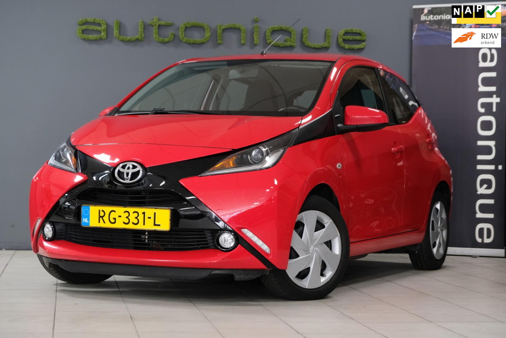 Toyota Aygo 1.0 VVT-i x-play airco/cruise/Bluetooth/camera 51020715-0.jpg | AutoNique Occasions Uden